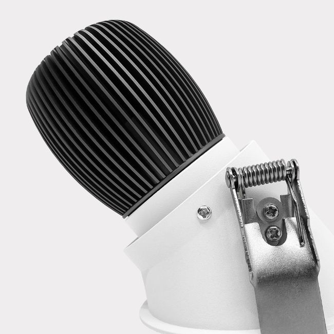 EDGE-WALL-WASHER-ADJUSTABLE-ANGLE.webp