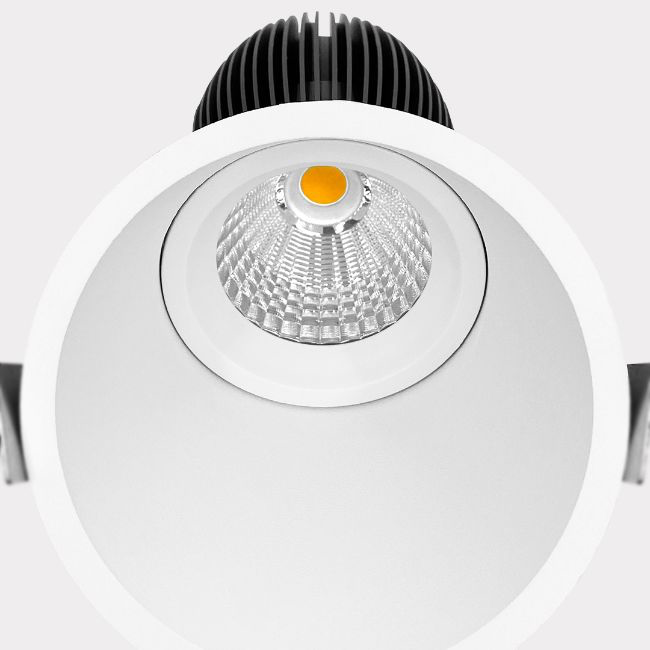 EDGE-WALL-WASHER-PERFECTLY-BALANCED.webp