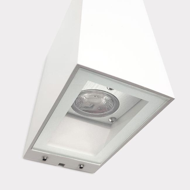 CUBIX-TWO-DIRECTIONAL-LIGHT-OUTPUT-1.webp